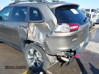 2017 Jeep Cherokee Trailhawk L Plus with VIN 1C4PJMBB6HW654172, listed as a IAAI auction lot 41851236 with 104,263 mi miles. Bid and sale history available at carsss.com. Image 6.