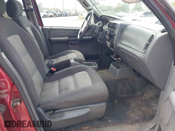2005 Ford Explorer Sport Trac XLS z VIN 1FMZU77K85UB64779, wystawiony jako IAAI lot #42442048 z przebiegiem 96 734 mil mil oraz . Historia ofert i sprzedaży dostępna na DreamBid. Obrazek 5.