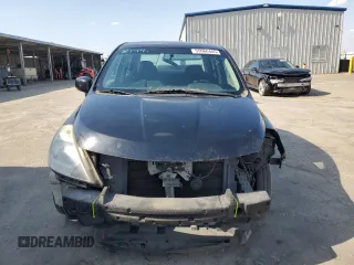 2010 Nissan Versa S z VIN 3N1BC1AP5AL360227, wystawiony jako Copart lot #55966485 z przebiegiem 197 936 mil mil oraz Szkoda całkowita • Salvage title. Historia ofert i sprzedaży dostępna na DreamBid. Obrazek 5.