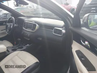 2017 Kia Sorento SX with VIN 5XYPKDA59HG304752, listed as a IAAI auction lot 40931971 with 143,211 mi miles and . Bid and sale history available at DreamBid. Image 5.