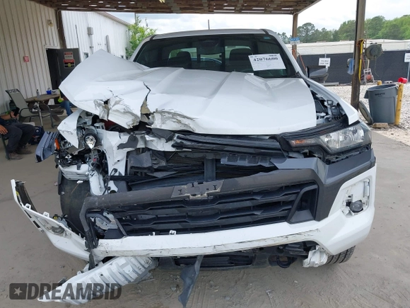 2023 Chevrolet Colorado 4WD LT z VIN 1GCPTCEK0P1221796, wystawiony jako IAAI lot #42076600 z przebiegiem 23 262 mil mil oraz . Historia ofert i sprzedaży dostępna na DreamBid. Obrazek 6.