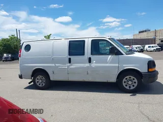 2014 Chevrolet Express Cargo z VIN 1GCSGAFX4E1198968, wystawiony jako IAAI lot #42322008 z przebiegiem 192 912 mil mil oraz . Historia ofert i sprzedaży dostępna na DreamBid. Obrazek 13.