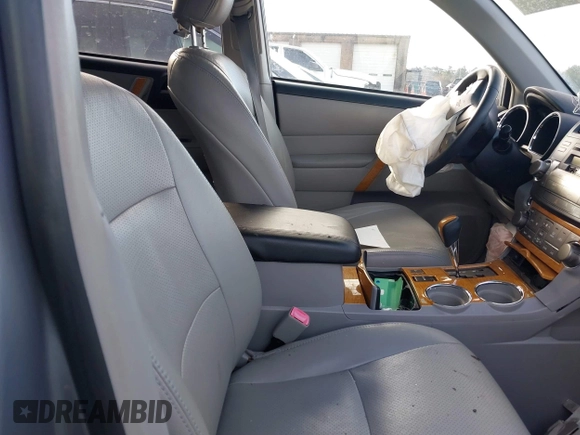 2008 Toyota Highlander Hybrid with VIN JTEEW41A282023570, listed as a IAAI auction lot 41600510 with 206,237 mi miles. Bid and sale history available at carsss.com. Image 5.