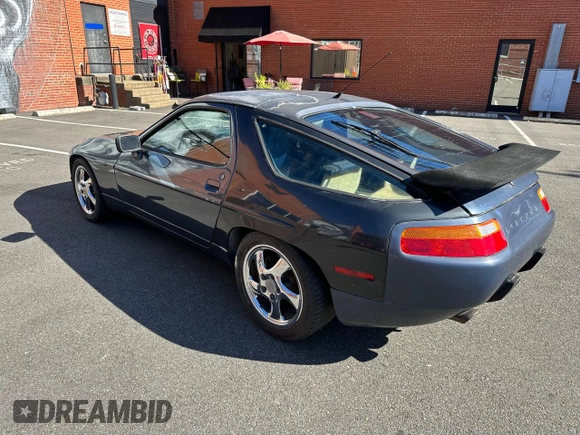 1987 Porsche 928 z VIN WP0JB0921HS862257, wystawiony jako Copart lot #76322184 z przebiegiem 159 733 mil mil oraz Czysty tytuł • Clean title. Historia ofert i sprzedaży dostępna na DreamBid. Obrazek 3.