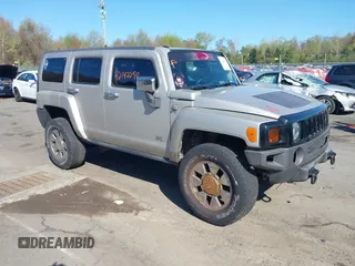 2006 Hummer H3 with VIN 5GTDN136568208970, listed as a IAAI auction lot 42142290 with 194,677 mi miles. Bid and sale history available at carsss.com. Image 1.