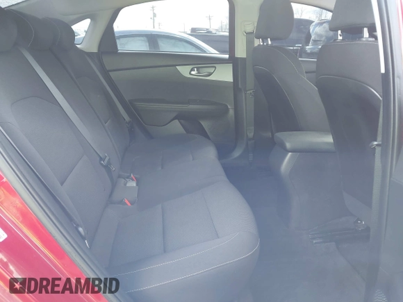 2021 Kia Forte LXS z VIN 3KPF24AD6ME324595, wystawiony jako IAAI lot #41743563 z przebiegiem 54 597 mil mil oraz . Historia ofert i sprzedaży dostępna na DreamBid. Obrazek 8.