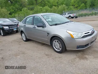 2008 Ford Focus SE z VIN 1FAHP35N98W294873, wystawiony jako IAAI lot #42360254 z przebiegiem 135 109 mil mil oraz . Historia ofert i sprzedaży dostępna na DreamBid. Obrazek 1.