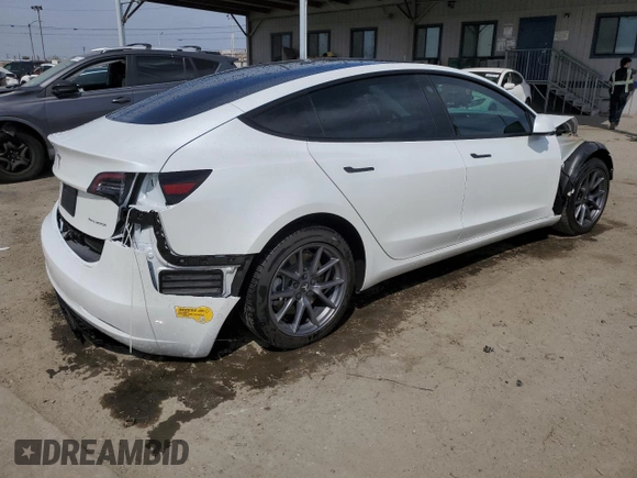 2022 Tesla Model 3 Long Range z VIN 5YJ3E1EB3NF174314, wystawiony jako Copart lot #52713325 z przebiegiem 27 646 mil mil oraz Szkoda całkowita • Salvage title. Historia ofert i sprzedaży dostępna na DreamBid. Obrazek 3.