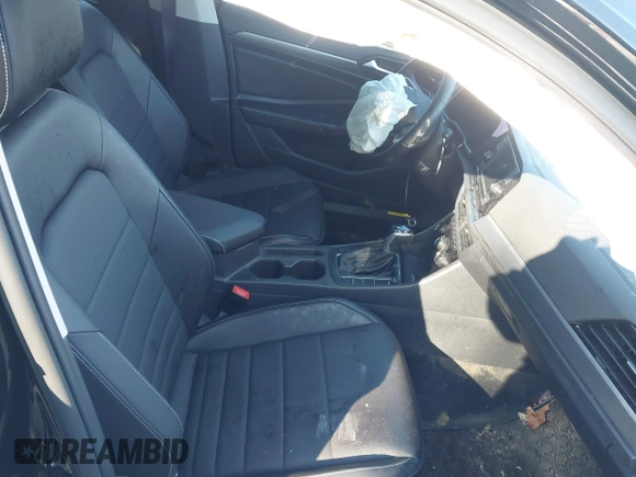 2022 Volkswagen Jetta SE with VIN 3VW7M7BU2NM010929, listed as a IAAI auction lot 41196295 with 4,258 mi miles and . Bid and sale history available at DreamBid. Image 5.