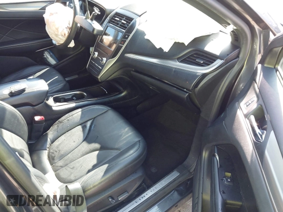 2019 Lincoln MKC Standard with VIN 5LMCJ1D92KUL08929, listed as a IAAI auction lot 41766946 with 90,171 mi miles. Bid and sale history available at carsss.com. Image 5.