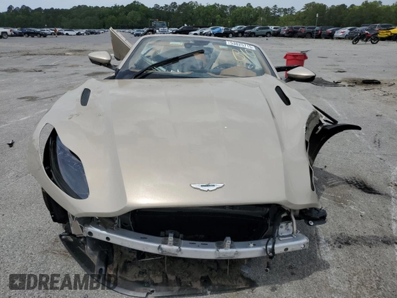 2022 Aston Martin DB11 z VIN SCFRMFCW6NGM11398, wystawiony jako Copart lot #53825715 z przebiegiem Nie podano mil oraz Szkoda całkowita • Salvage title. Historia ofert i sprzedaży dostępna na DreamBid. Obrazek 5.