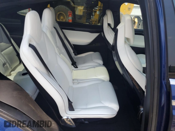 2016 Tesla Model X 70D z VIN 5YJXCAE27GF006668, wystawiony jako Copart lot #59637595 z przebiegiem 58 163 mil mil oraz Czysty tytuł • Clean title. Historia ofert i sprzedaży dostępna na DreamBid. Obrazek 10.