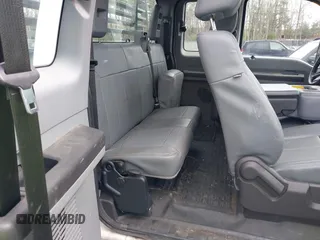 2015 Ford F-250 XLT z VIN 1FT7X2B6XFEA64744, wystawiony jako IAAI lot #41950505 z przebiegiem 200 300 mil mil oraz . Historia ofert i sprzedaży dostępna na DreamBid. Obrazek 8.