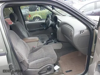 2003 Chevrolet TrailBlazer LT with VIN 1GNDT13S032331673, listed as a IAAI auction lot 42042418 with 220,976 mi miles. Bid and sale history available at carsss.com. Image 5.