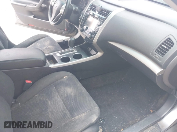 2015 Nissan Altima SV z VIN 1N4AL3AP9FC575493, wystawiony jako IAAI lot #42065104 z przebiegiem 230 291 mil mil oraz . Historia ofert i sprzedaży dostępna na DreamBid. Obrazek 5.