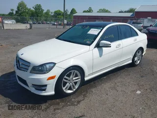2013 Mercedes-Benz C 300 Sport z VIN WDDGF8AB9DR295926, wystawiony jako IAAI lot #42256993 z przebiegiem 217 669 mil mil oraz . Historia ofert i sprzedaży dostępna na DreamBid. Obrazek 18.
