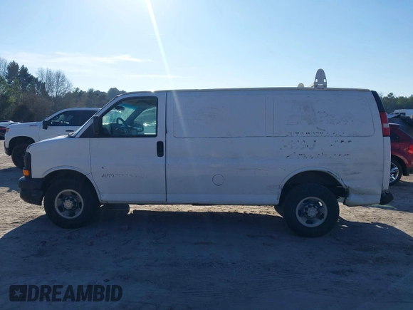 2008 Chevrolet Express Cargo Van with VIN 1GCGG25C481199553, listed as a IAAI auction lot 41508779 with 213,446 mi miles. Bid and sale history available at carsss.com. Image 14.