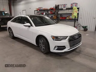 2023 Audi A6 Premium z VIN WAUD3BF24PN043215, wystawiony jako IAAI lot #42344302 z przebiegiem 55 357 mil mil oraz . Historia ofert i sprzedaży dostępna na DreamBid. Obrazek 1.