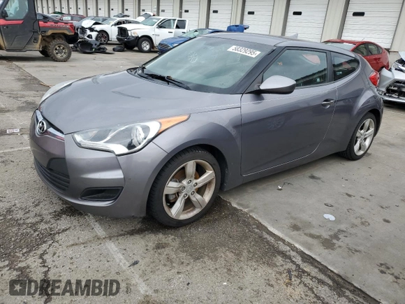 2013 Hyundai Veloster w/Red Int z VIN KMHTC6AD4DU088649, wystawiony jako Copart lot #58329295 z przebiegiem 174 798 mil mil oraz Czysty tytuł • Clean title. Historia ofert i sprzedaży dostępna na DreamBid. Obrazek 1.