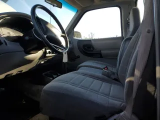 1996 Ford Ranger XL z VIN 1FTCR10U6TUD90403, wystawiony jako Copart lot #45525465 z przebiegiem 57 646 mil mil oraz Szkoda całkowita • Salvage title. Historia ofert i sprzedaży dostępna na DreamBid. Obrazek 7.