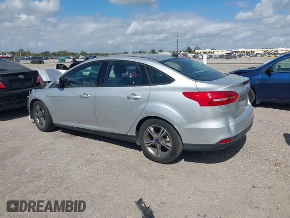2018 Ford Focus SE z VIN 1FADP3FE3JL220529, wystawiony jako IAAI lot #41564216 z przebiegiem 16 883 mil mil oraz . Historia ofert i sprzedaży dostępna na DreamBid. Obrazek 3.