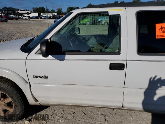 1999 Oldsmobile Bravada z VIN 1GHDT13W1X2704151, wystawiony jako Copart lot #76802764 z przebiegiem 155 630 mil mil oraz Szkoda całkowita • Salvage title. Historia ofert i sprzedaży dostępna na DreamBid. Obrazek 13.