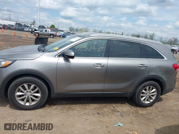 2016 Kia Sorento LX with VIN 5XYPG4A57GG003204, listed as a IAAI auction lot 42053975 with 189,653 mi miles. Bid and sale history available at carsss.com. Image 14.