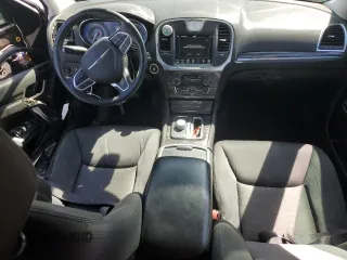2018 Chrysler 300 Touring z VIN 2C3CCAAG7JH315532, wystawiony jako Copart lot #53404095 z przebiegiem 124 754 mil mil oraz Szkoda całkowita • Salvage title. Historia ofert i sprzedaży dostępna na DreamBid. Obrazek 8.