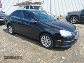 2010 Volkswagen Jetta Limited Edition z VIN 3VWAX7AJXAM128855, wystawiony jako IAAI lot #42355754 z przebiegiem 131 845 mil mil oraz . Historia ofert i sprzedaży dostępna na DreamBid. Obrazek 1.