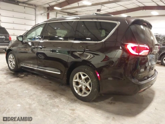 2017 Chrysler Pacifica Touring-L with VIN 2C4RC1BGXHR656447, listed as a IAAI auction lot 41046799 with 187,135 mi miles. Bid and sale history available at carsss.com. Image 3.
