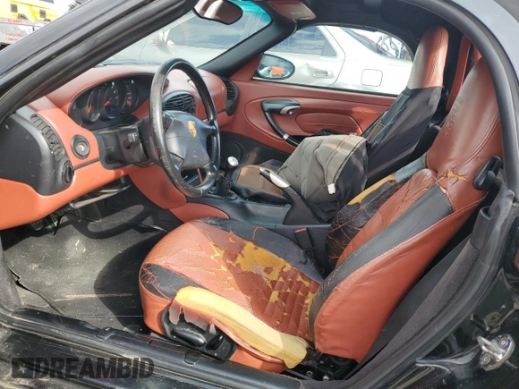 2000 Porsche Boxster z VIN WP0CA2988YU627807, wystawiony jako Copart lot #45522955 z przebiegiem 120 384 mil mil oraz Szkody całkowita. Historia ofert i sprzedaży dostępna na DreamBid. Obrazek 7.