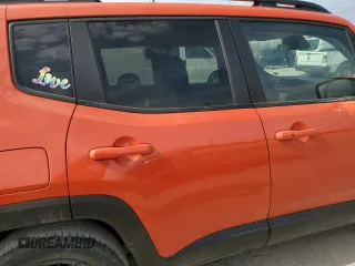 2019 Jeep Renegade Altitude z VIN ZACNJABB0KPK52915, wystawiony jako Copart lot #47705455 z przebiegiem 75 247 mil mil oraz Szkoda całkowita • Salvage title. Historia ofert i sprzedaży dostępna na DreamBid. Obrazek 10.