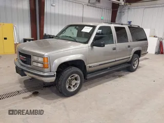 1999 GMC Suburban with VIN 3GKGK26J0XG537434, listed as a IAAI auction lot 41787267 with 180,439 mi miles. Bid and sale history available at carsss.com. Image 2.