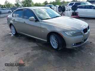2011 BMW 3 Series 328i xDrive z VIN WBAPK7C5XBF087847, wystawiony jako IAAI lot #42178023 z przebiegiem 90 571 mil mil oraz . Historia ofert i sprzedaży dostępna na DreamBid. Obrazek 1.