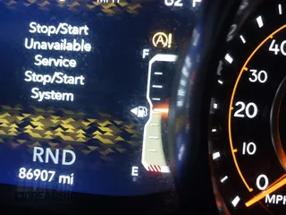 2018 Jeep Wrangler Unlimited Sahara z VIN 1C4HJXEG3JW117990, wystawiony jako IAAI lot #42290861 z przebiegiem 86 907 mil mil oraz . Historia ofert i sprzedaży dostępna na DreamBid. Obrazek 15.