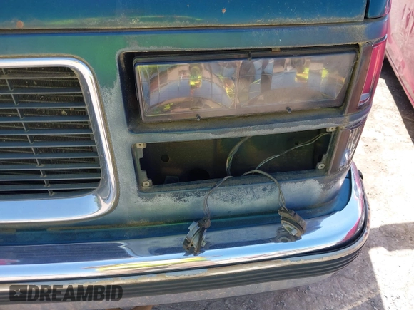 1996 GMC Sierra 1500 z VIN 1GTEK19R6TE514322, wystawiony jako IAAI lot #42253821 z przebiegiem 190 491 mil mil oraz . Historia ofert i sprzedaży dostępna na DreamBid. Obrazek 6.