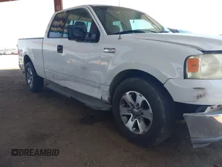 2004 Ford F-150 STX z VIN 1FTRX12W54NA86070, wystawiony jako IAAI lot #42714603 z przebiegiem 293 183 mil mil oraz . Historia ofert i sprzedaży dostępna na DreamBid. Obrazek 12.