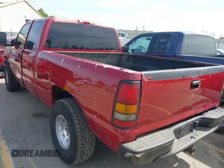 2002 Chevrolet Silverado 1500 LT with VIN 2GCEK19T321107487, listed as a IAAI auction lot 41977474 with 218,793 mi miles. Bid and sale history available at carsss.com. Image 3.