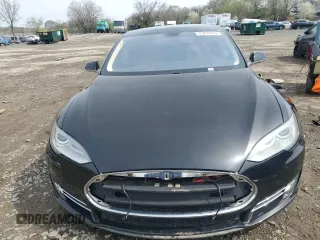 2013 Tesla Model S z VIN 5YJSA1CN8DFP22679, wystawiony jako Copart lot #51812615 z przebiegiem 1 211 mil mil oraz Czysty tytuł • Clean title. Historia ofert i sprzedaży dostępna na DreamBid. Obrazek 5.