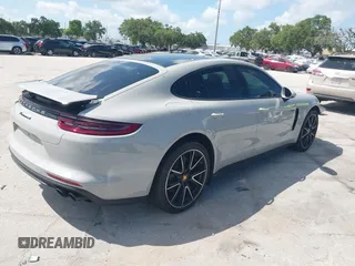2018 Porsche Panamera 4 E-Hybrid z VIN WP0AE2A7XJL174378, wystawiony jako IAAI lot #42303125 z przebiegiem 35 636 mil mil oraz . Historia ofert i sprzedaży dostępna na DreamBid. Obrazek 4.