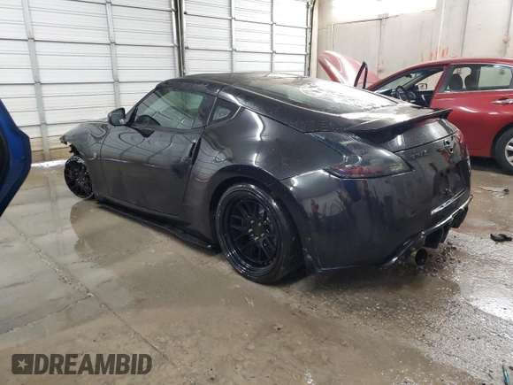 2009 Nissan 370Z z VIN JN1AZ44EX9M407193, wystawiony jako Copart lot #84891734 z przebiegiem 129 296 mil mil oraz Szkoda całkowita • Salvage title. Historia ofert i sprzedaży dostępna na DreamBid. Obrazek 2.