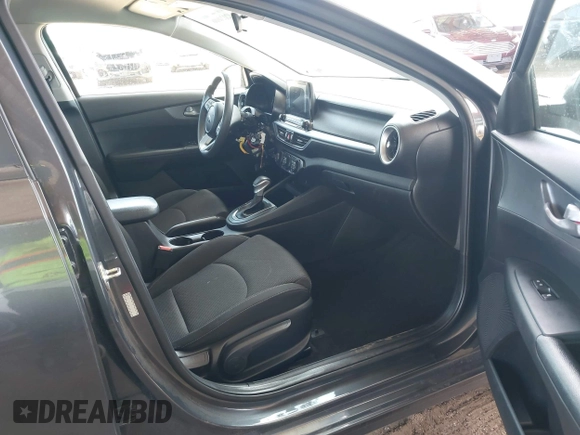 2021 Kia Forte LXS z VIN 3KPF24AD7ME294409, wystawiony jako IAAI lot #42124606 z przebiegiem 91 567 mil mil oraz . Historia ofert i sprzedaży dostępna na DreamBid. Obrazek 5.