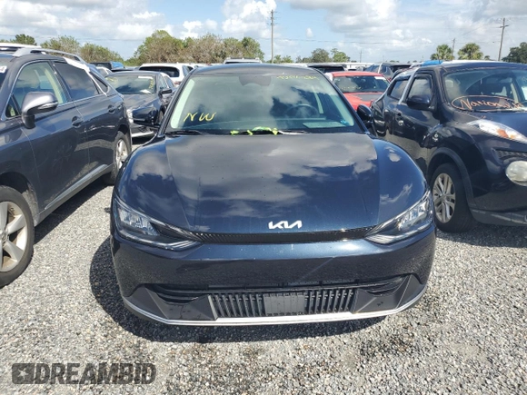 2024 Kia EV6 Light Long Range with VIN KNDC34LA8R5175841, listed as a Copart auction lot 75998284 with 1,952 mi miles and Non Repairable. Bid and sale history available at carsss.com. Image 5.