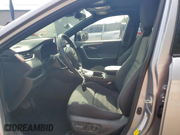 2023 Toyota RAV4 Hybrid SE с VIN JTM16RFV0PD084138, выставлен на аукционе Copart как лот 64999095 с пробегом 26 243 миль миль и Списание • Salvage title. История ставок и продаж доступна на DreamBid. Изображение 7.