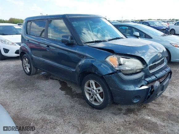 2011 Kia Soul + with VIN KNDJT2A2XB7259130, listed as a IAAI auction lot 41785434 with 198,743 mi miles. Bid and sale history available at carsss.com. Image 1.