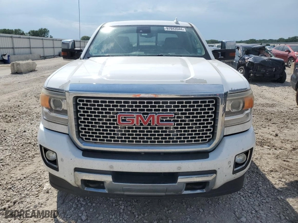 2015 GMC Sierra 2500HD Denali with VIN 1GT120EG3FF679241, listed as a Copart auction lot 67643544 with 185,286 mi miles and Salvage Title. Bid and sale history available at carsss.com. Image 5.