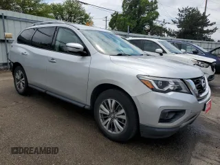2019 Nissan Pathfinder SV z VIN 5N1DR2MM5KC637088, wystawiony jako Copart lot #55981835 z przebiegiem 104 826 mil mil oraz Szkoda całkowita • Salvage title. Historia ofert i sprzedaży dostępna na DreamBid. Obrazek 4.