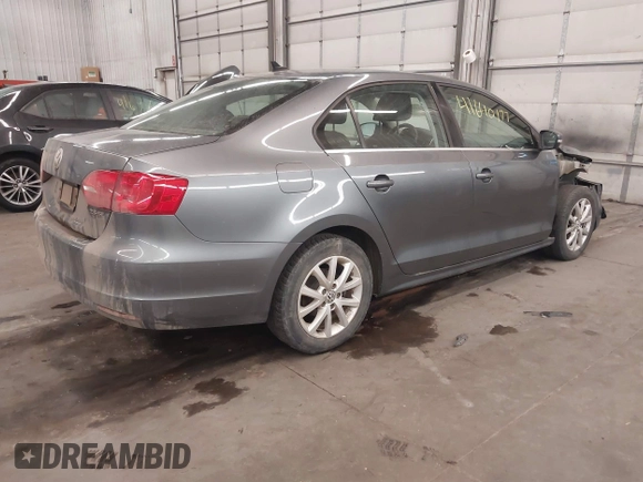 2013 Volkswagen Jetta SE z VIN 3VWDP7AJ3DM438881, wystawiony jako IAAI lot #41640177 z przebiegiem 153 129 mil mil oraz . Historia ofert i sprzedaży dostępna na DreamBid. Obrazek 4.