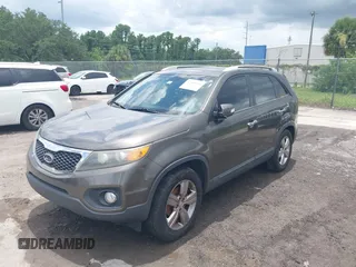 2013 Kia Sorento EX with VIN 5XYKU3A69DG318488, listed as a IAAI auction lot 42618875 with 221,080 mi miles and . Bid and sale history available at DreamBid. Image 2.