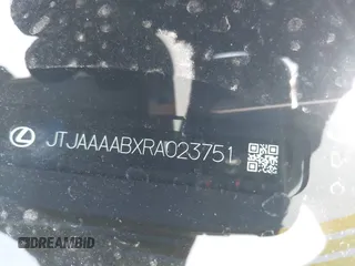 2024 Lexus RZ 450e Premium z VIN JTJAAAABXRA023751, wystawiony jako IAAI lot #42082320 z przebiegiem 15 641 mil mil oraz . Historia ofert i sprzedaży dostępna na DreamBid. Obrazek 19.